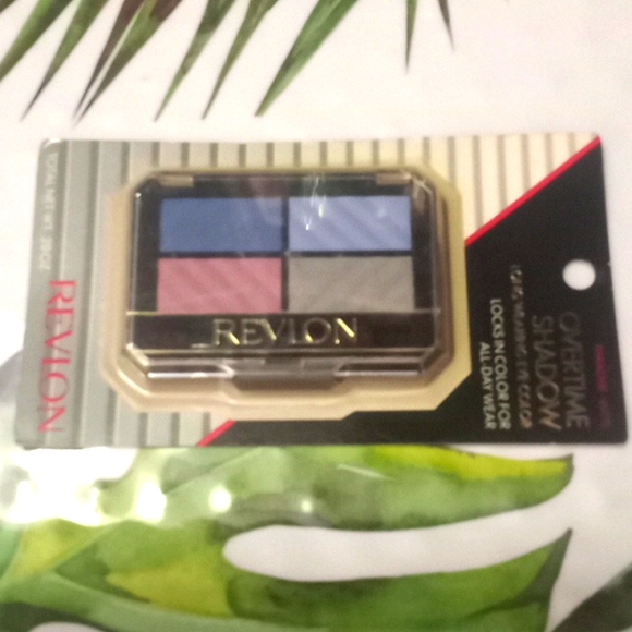 Revlon Overtime Shadow Paradise Matte Eyeshadow Palette ๐จ - Picture 10 of 10